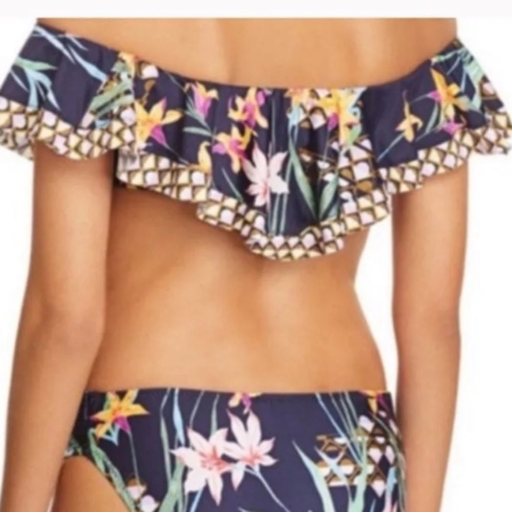 🔥⬇️ SALE NWT Trina Turk Top Fiji Floral Off-the-Shoulder - Picture 7 of 9